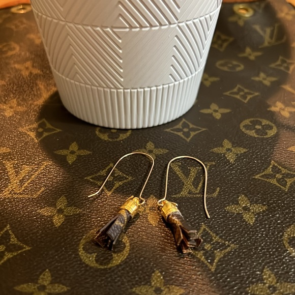 Tassels Earrings - Picture 4 of 4